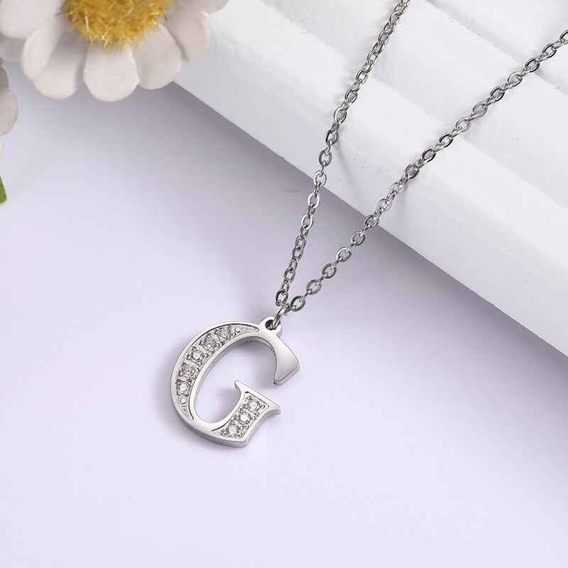 Collier Satellite Lettre avec Accent en Cristal