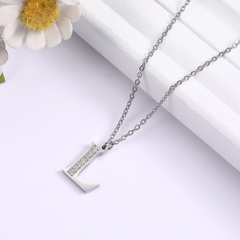 Collier Satellite Lettre avec Accent en Cristal
