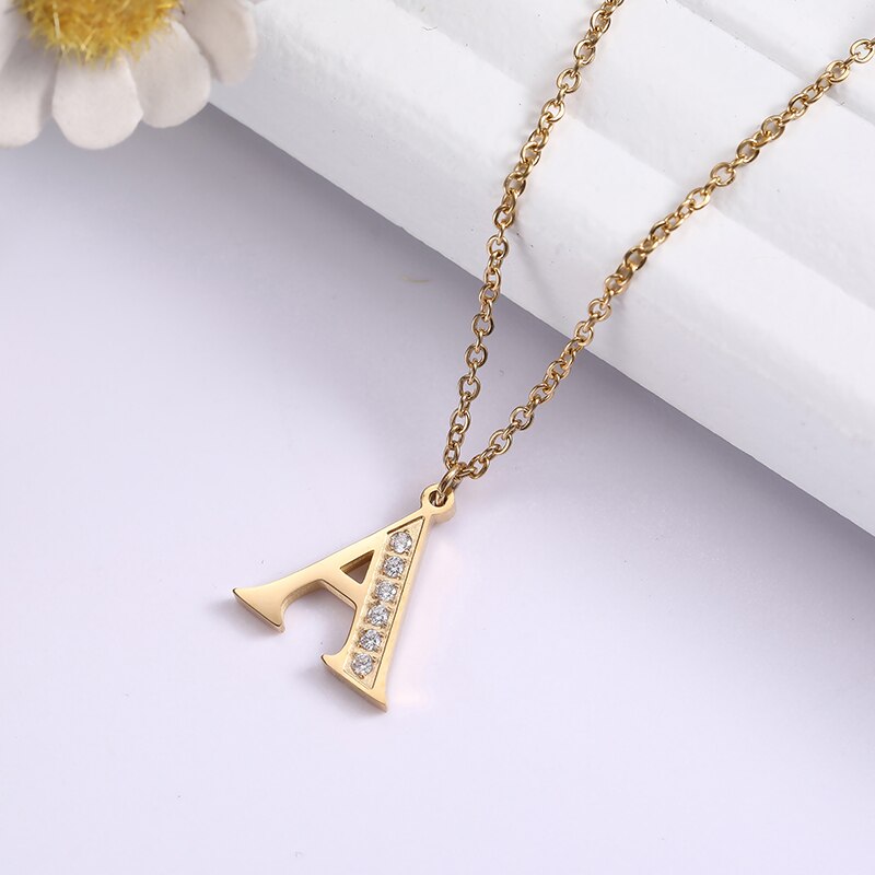 Collier Satellite Lettre avec Accent en Cristal