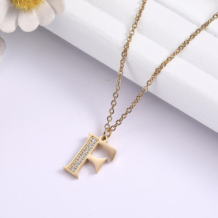 Collier Satellite Lettre avec Accent en Cristal