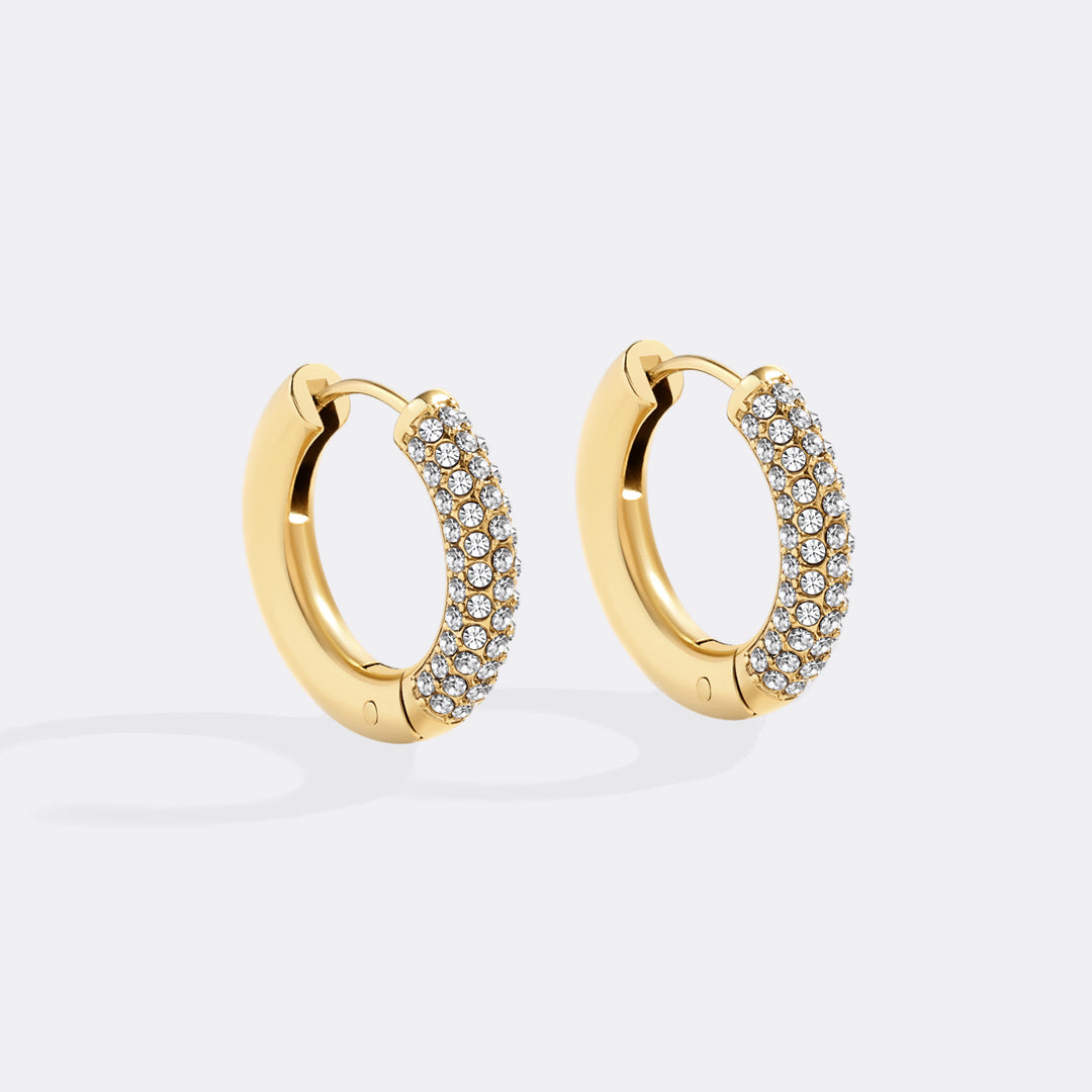 Los Pendientes Aro Huggie con Pavé