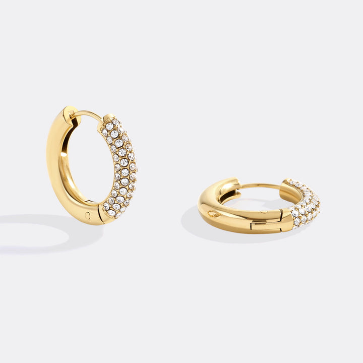 Los Pendientes Aro Huggie con Pavé