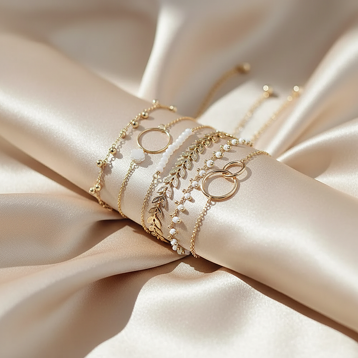 Une Gold Bracelet