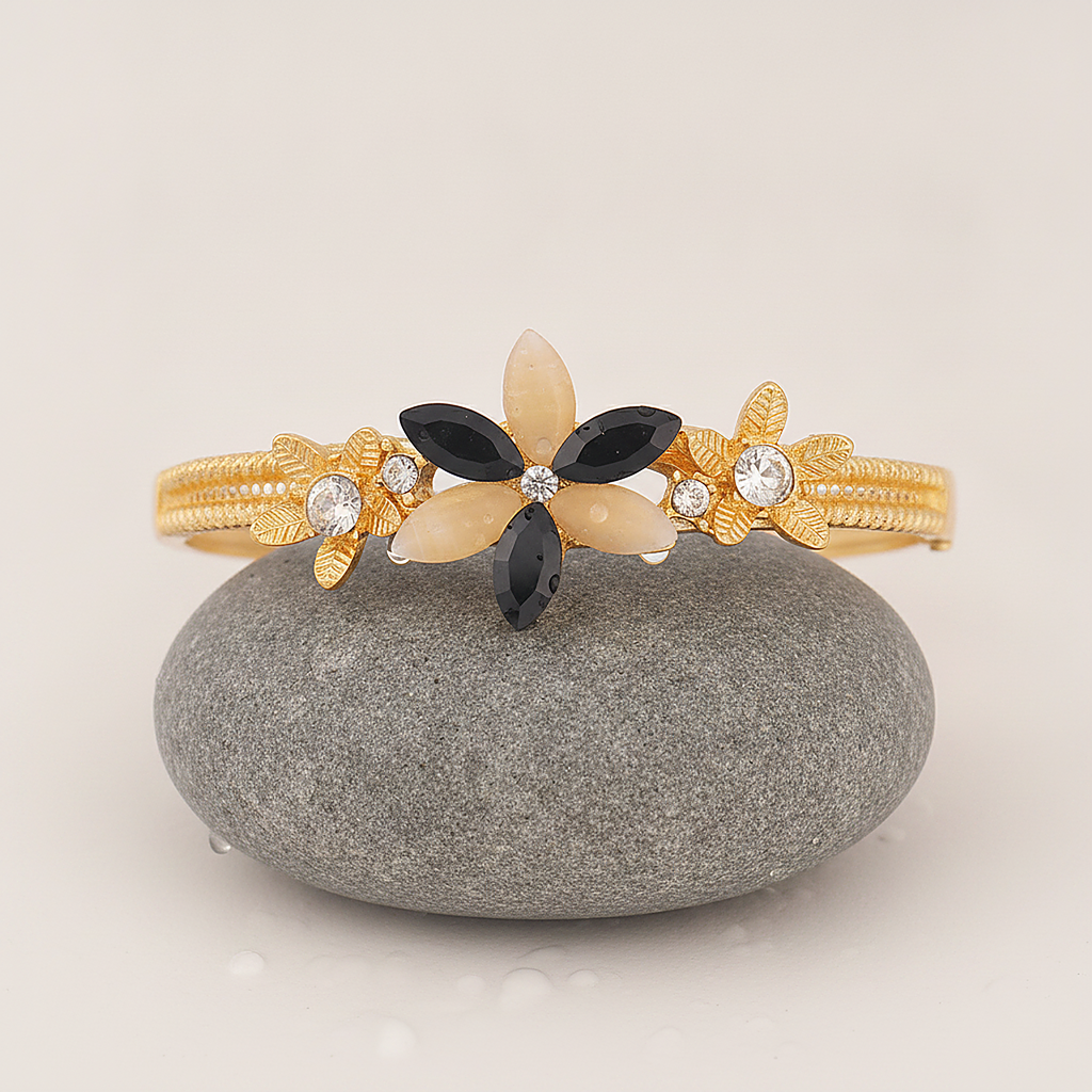 Marguerite Gold Bracelet