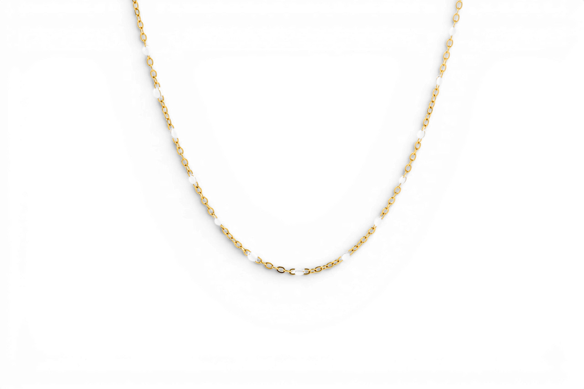 Vitt halsband med pärlstation