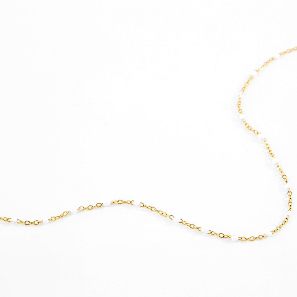 Vitt halsband med pärlstation
