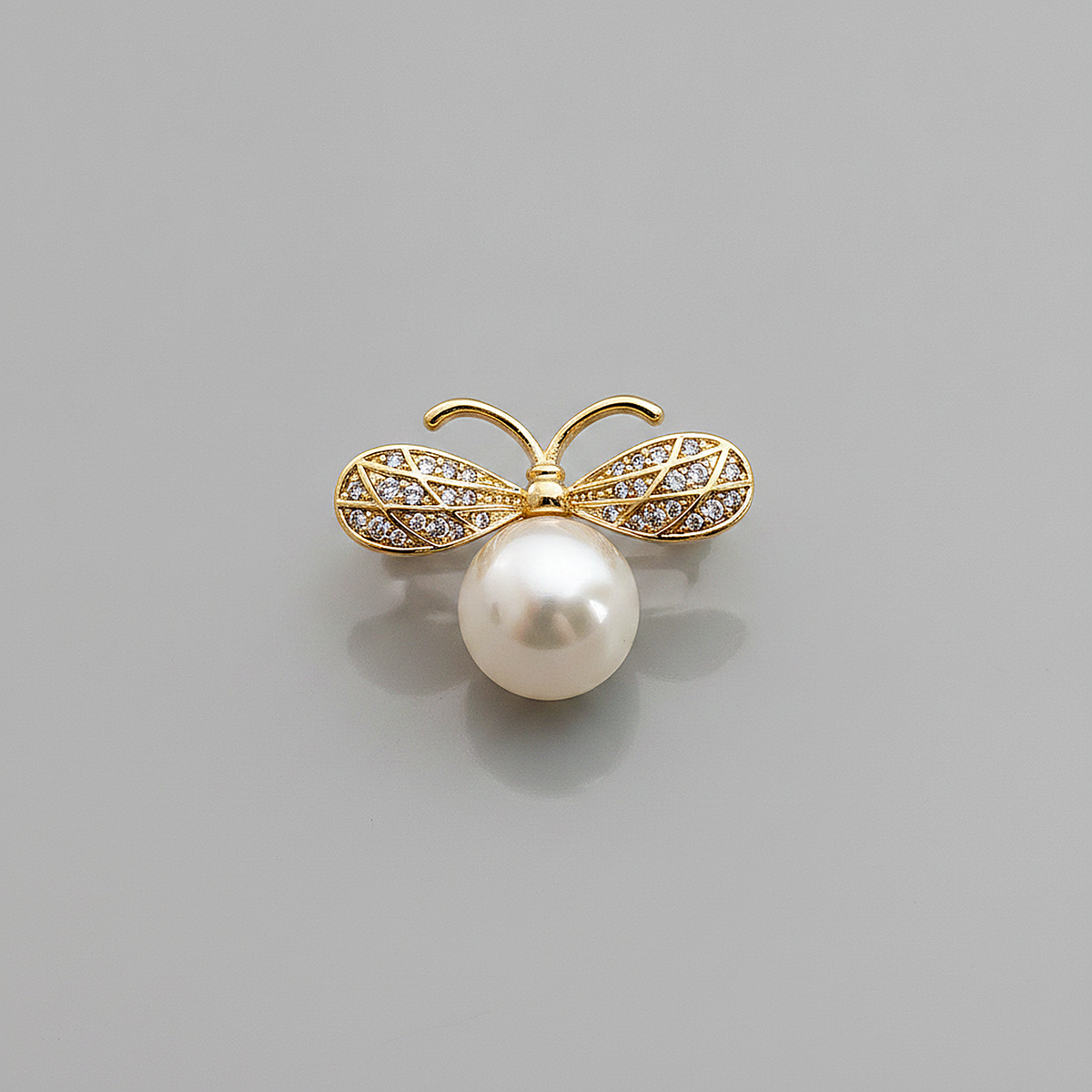 Kira Pearl Earrings