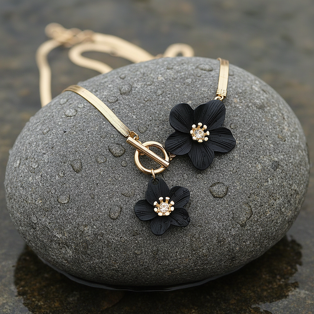 Alba Necklace