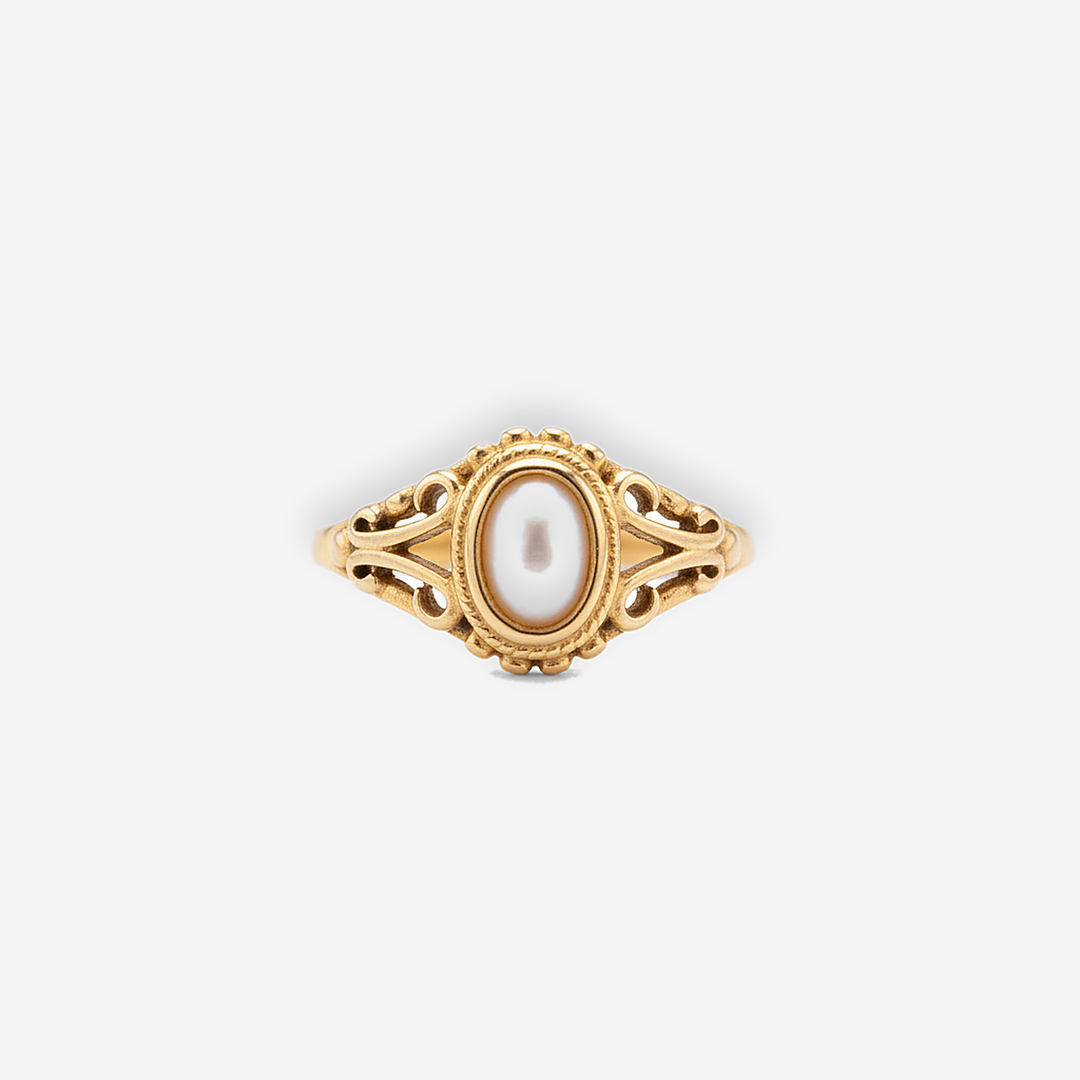 Colette Royal Pearl Ring detail