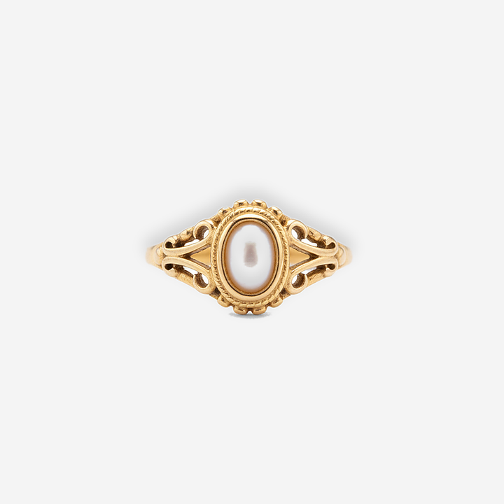 Colette Royal Pearl Ring detail