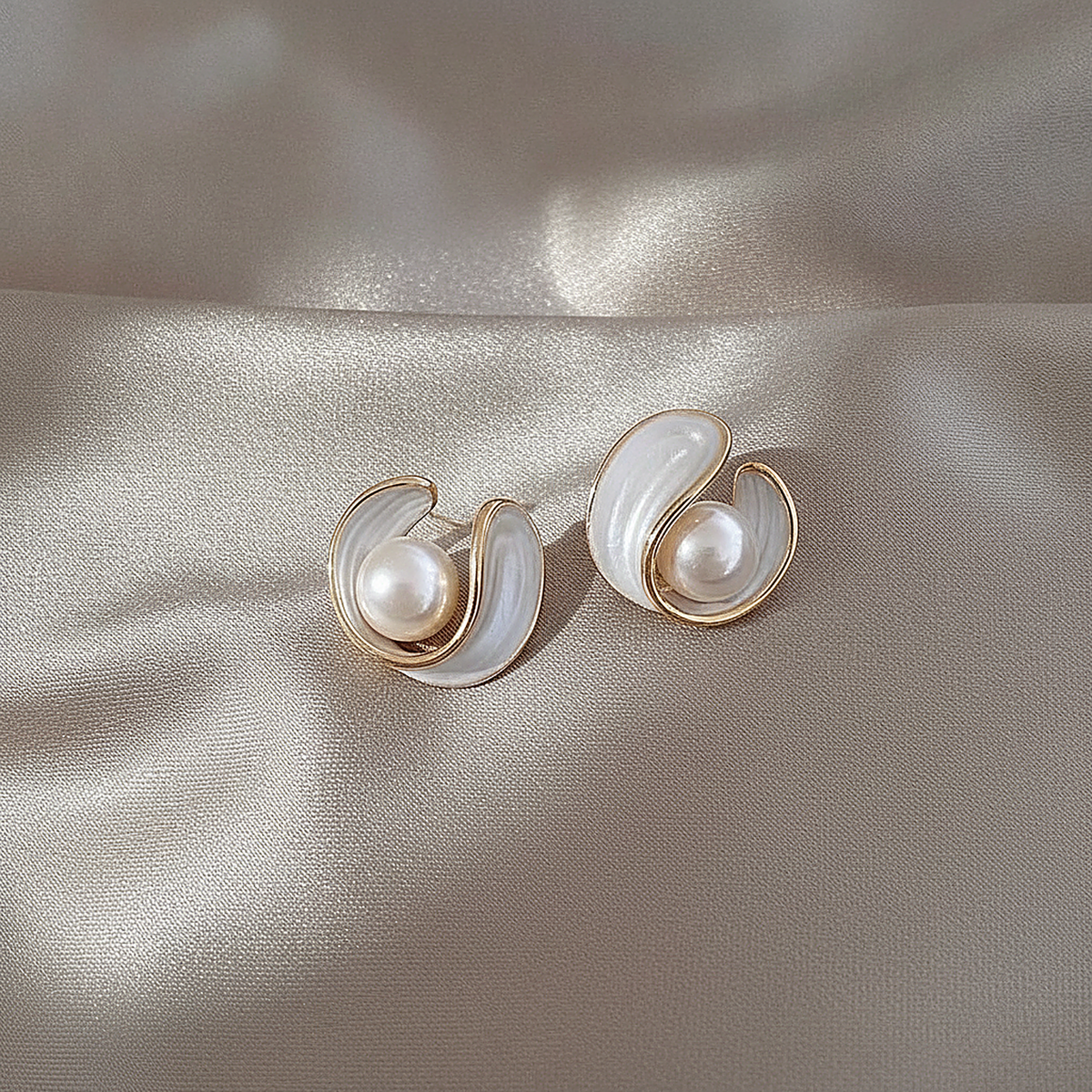 Sereia Pearl Earrings