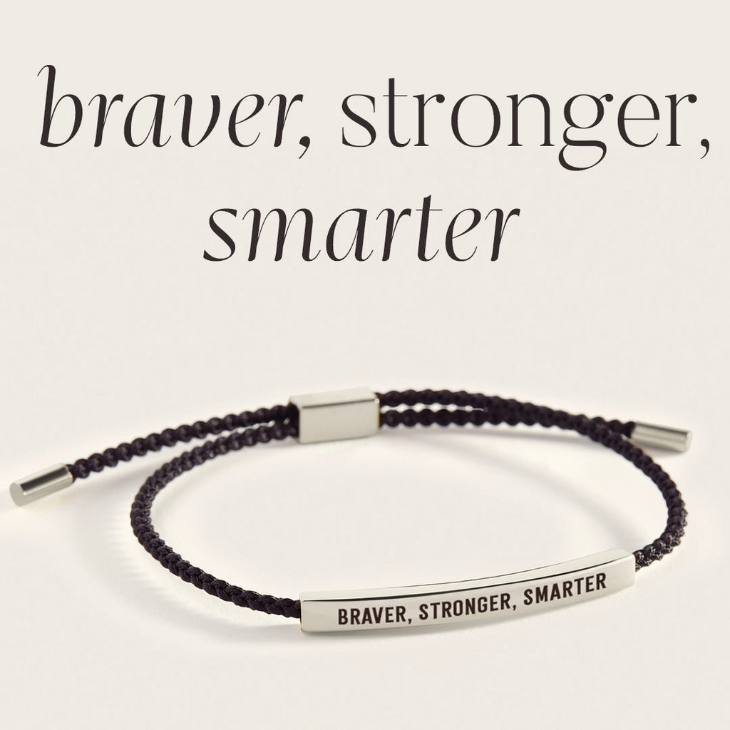Inspiriendes Armband „Braver, Stronger, Smarter“