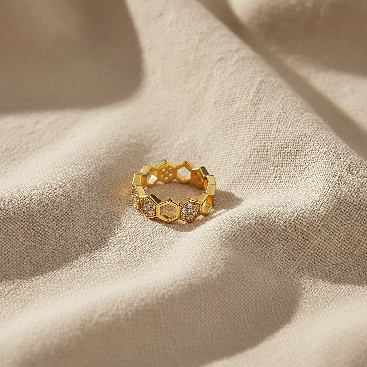 Beatrice ring on linen