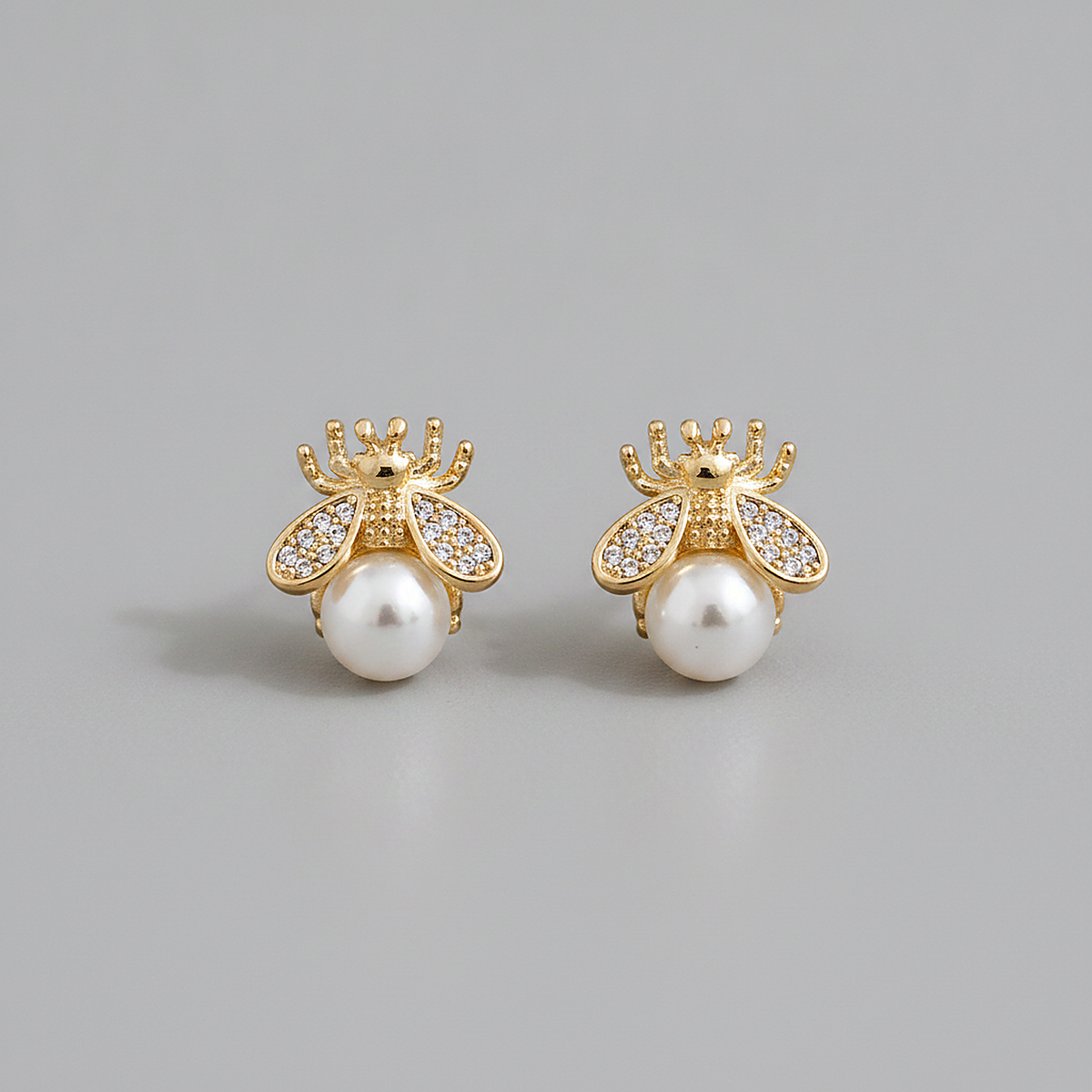 Thea Pearl Earrings