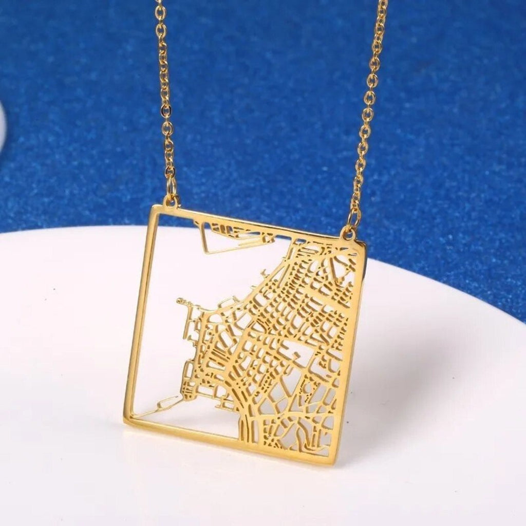 Náhrdelník s přívěskem na zakázkovou mapu