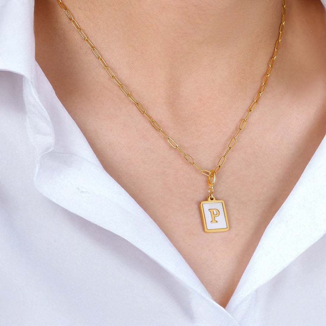 Mother of Pearl Kort Initial Halskæde | Paperclip Kæde