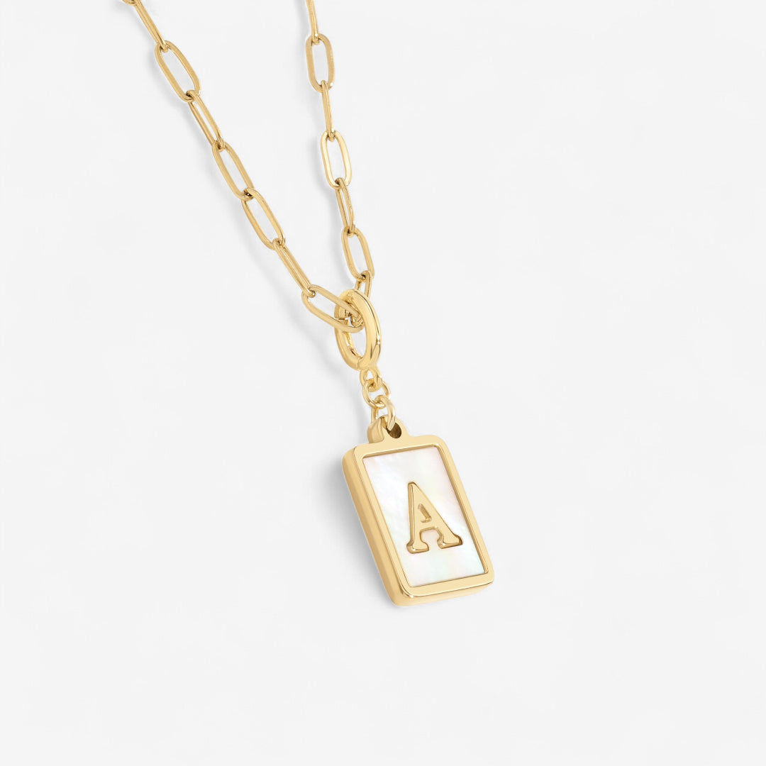 Mother of Pearl Kort Initial Halskæde | Paperclip Kæde