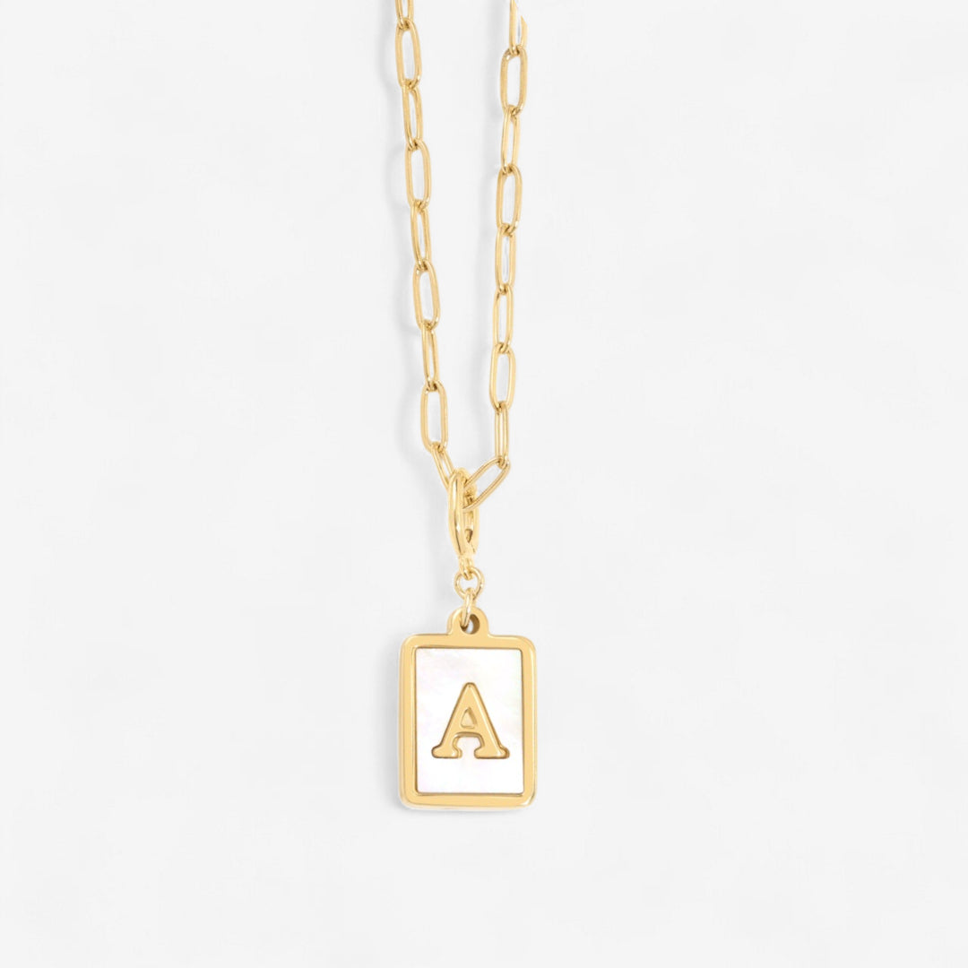 Mother of Pearl Kort Initial Halskæde | Paperclip Kæde