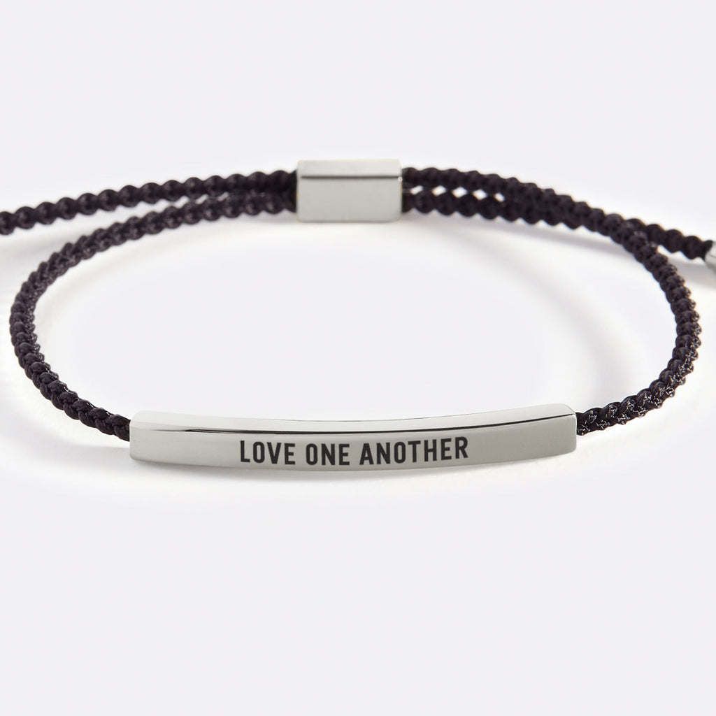 Liebt einander, inspiriert – Armband