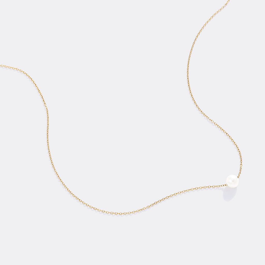 Collar con perla flotante