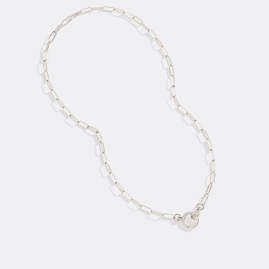 Halsband med mintfärgad pappersklämma och pavé-stenar