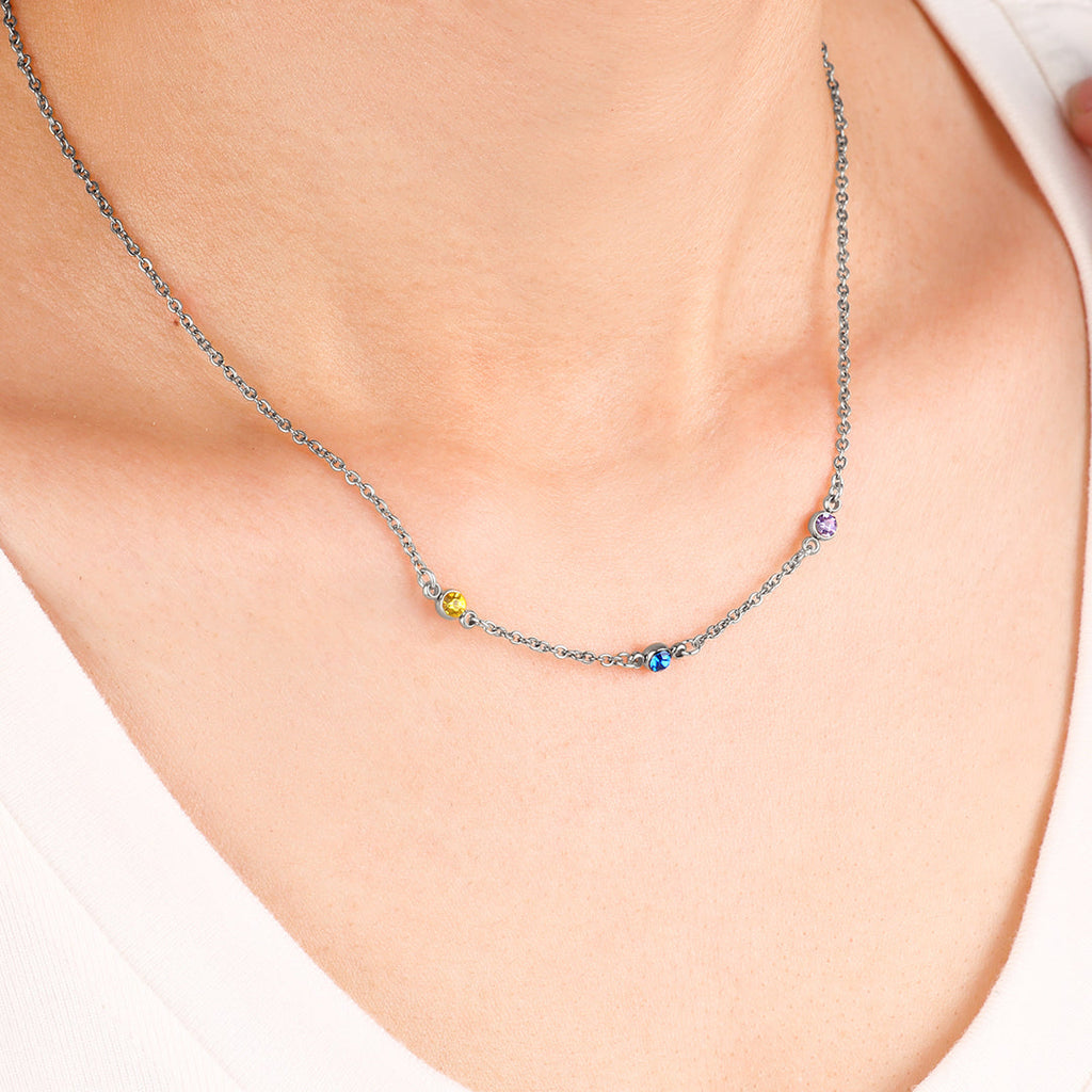 Collar delicado con estación de piedra de nacimiento