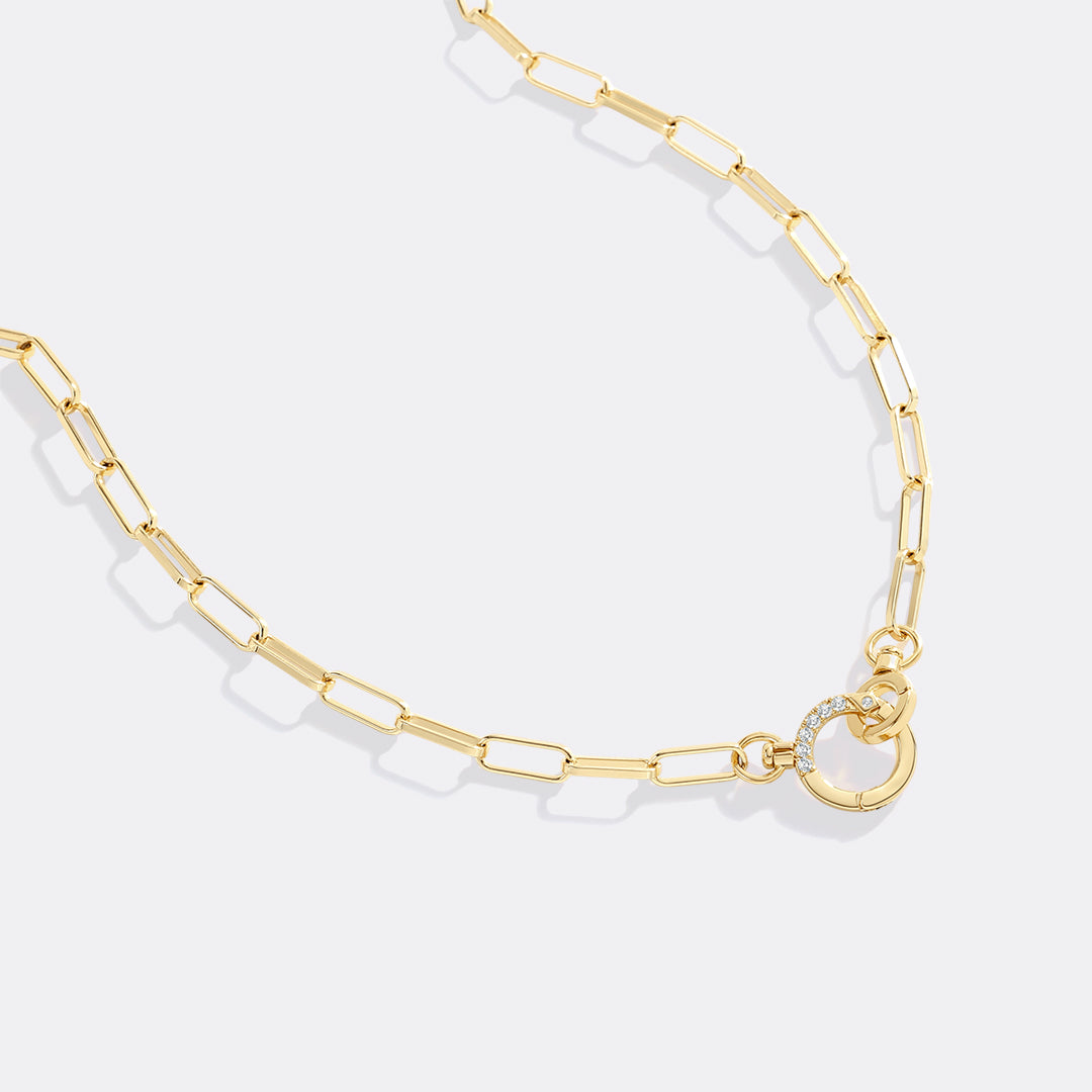 Halsband med mintfärgad pappersklämma och pavé-stenar