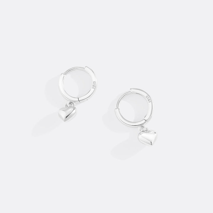 Delikate hjerte-øredobber med ringdesign