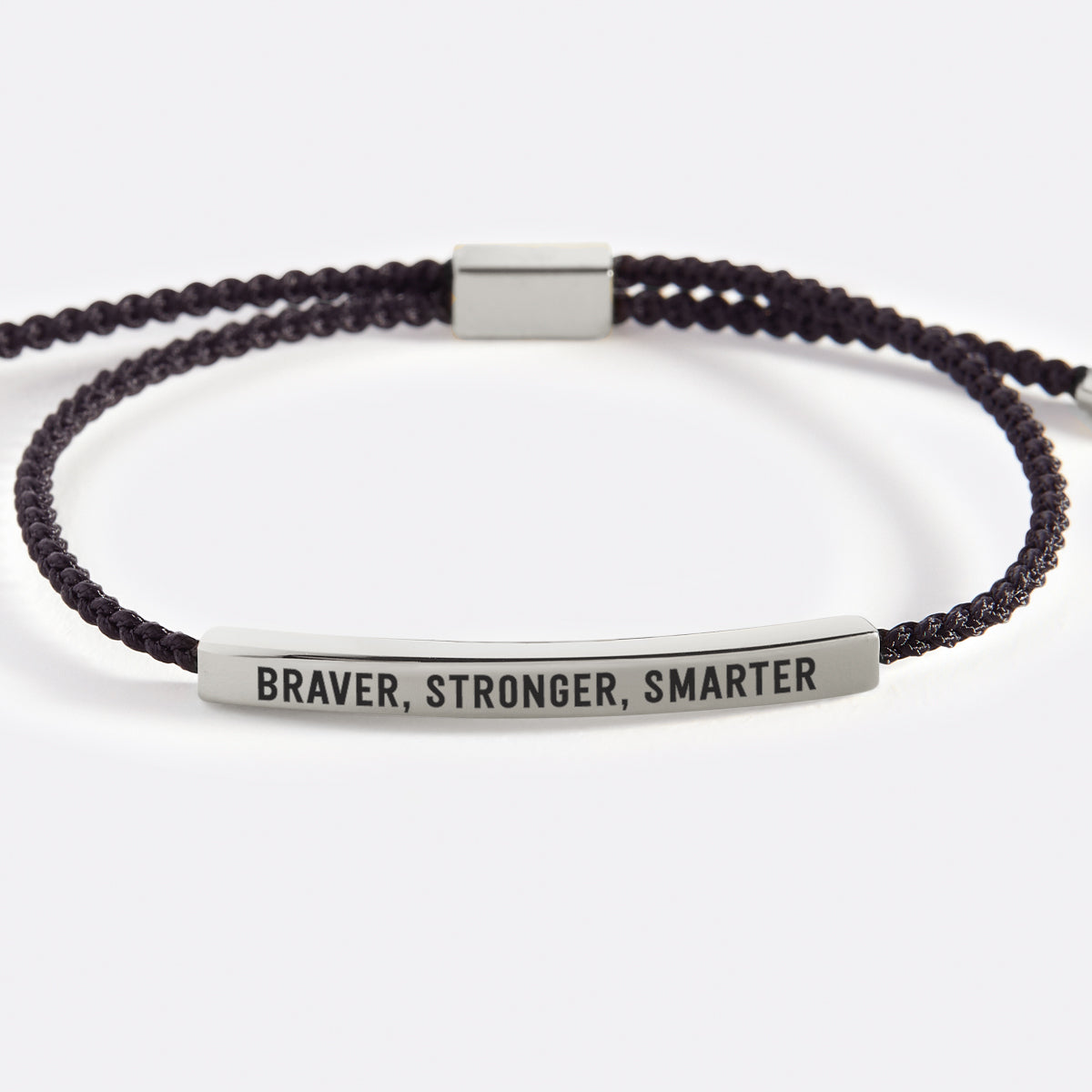 Inspiriendes Armband „Braver, Stronger, Smarter“