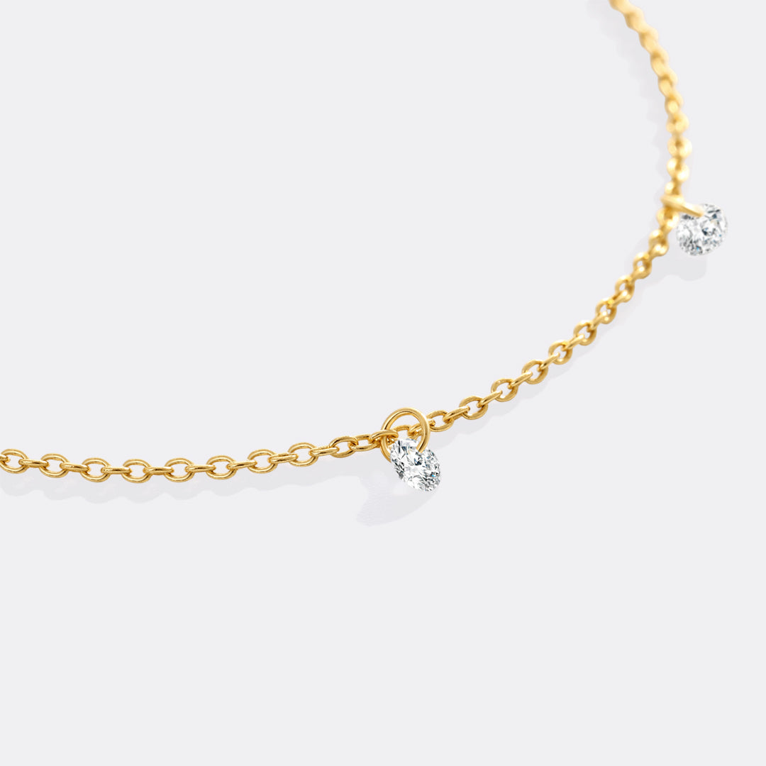 Delikat diamantstationsarmband