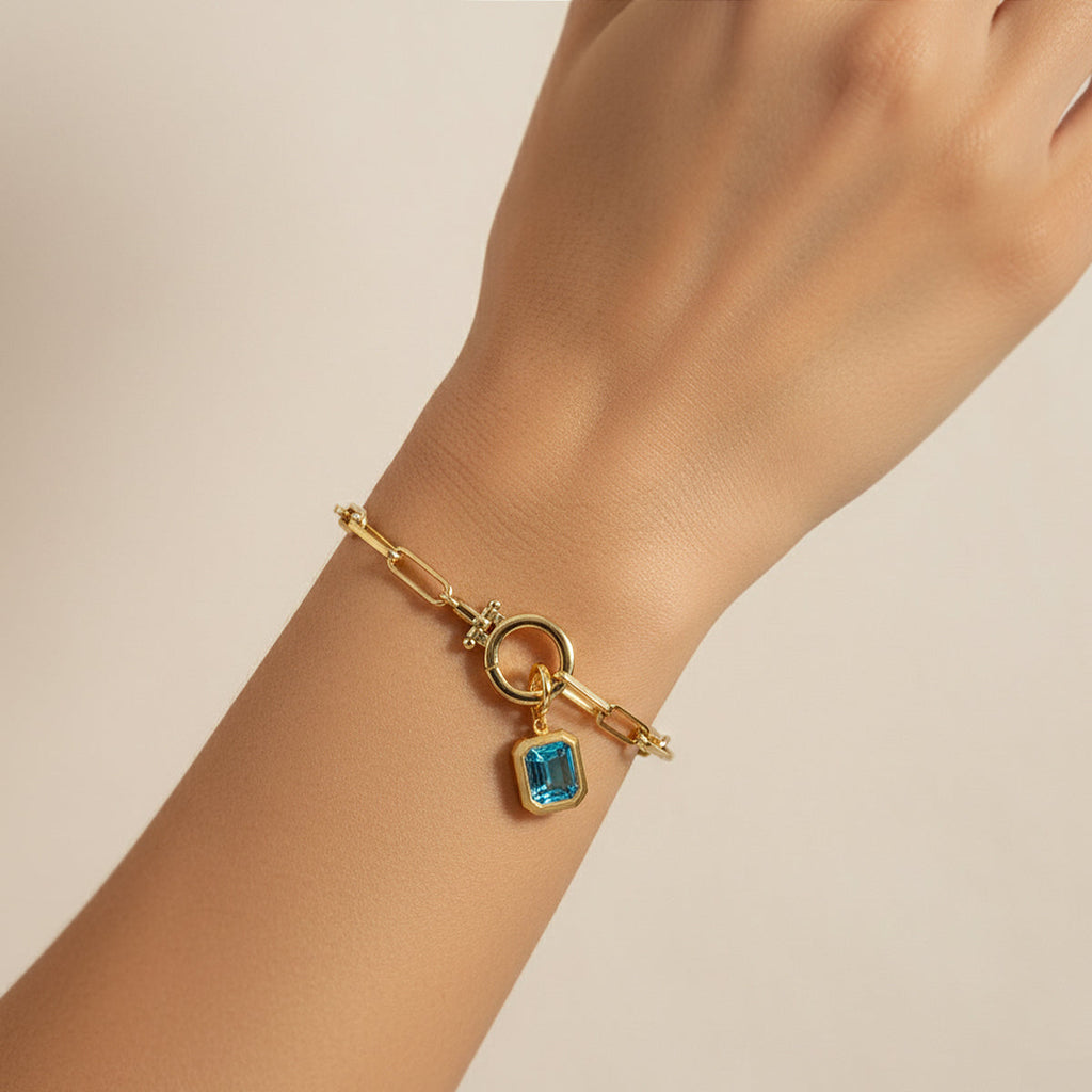 Breloque pierre de naissance baguette sur bracelet chaîne trombone menthe