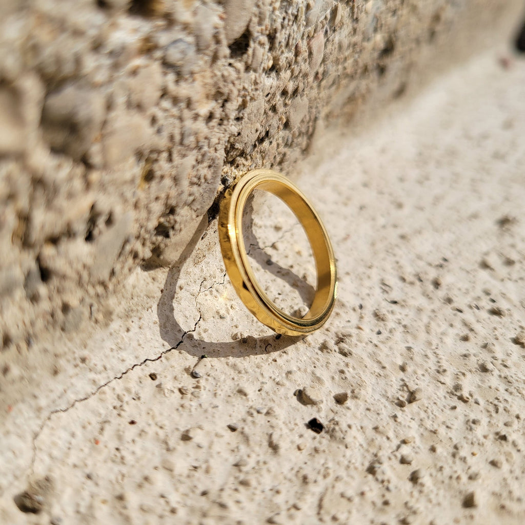 Zierlicher gehämmerter Band-Dreh-Fidget-Ring