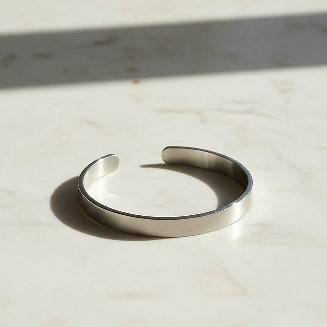 Minimalistinė standi apyrankė