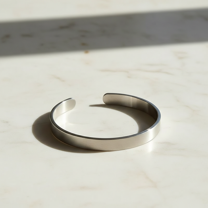 Minimalistinė standi apyrankė