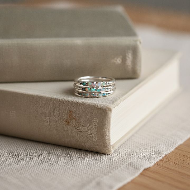 Anello in argento a strati vintage con pietre blu