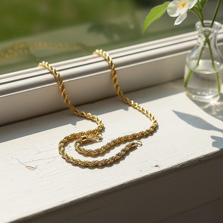 Leocadia Gold Necklace