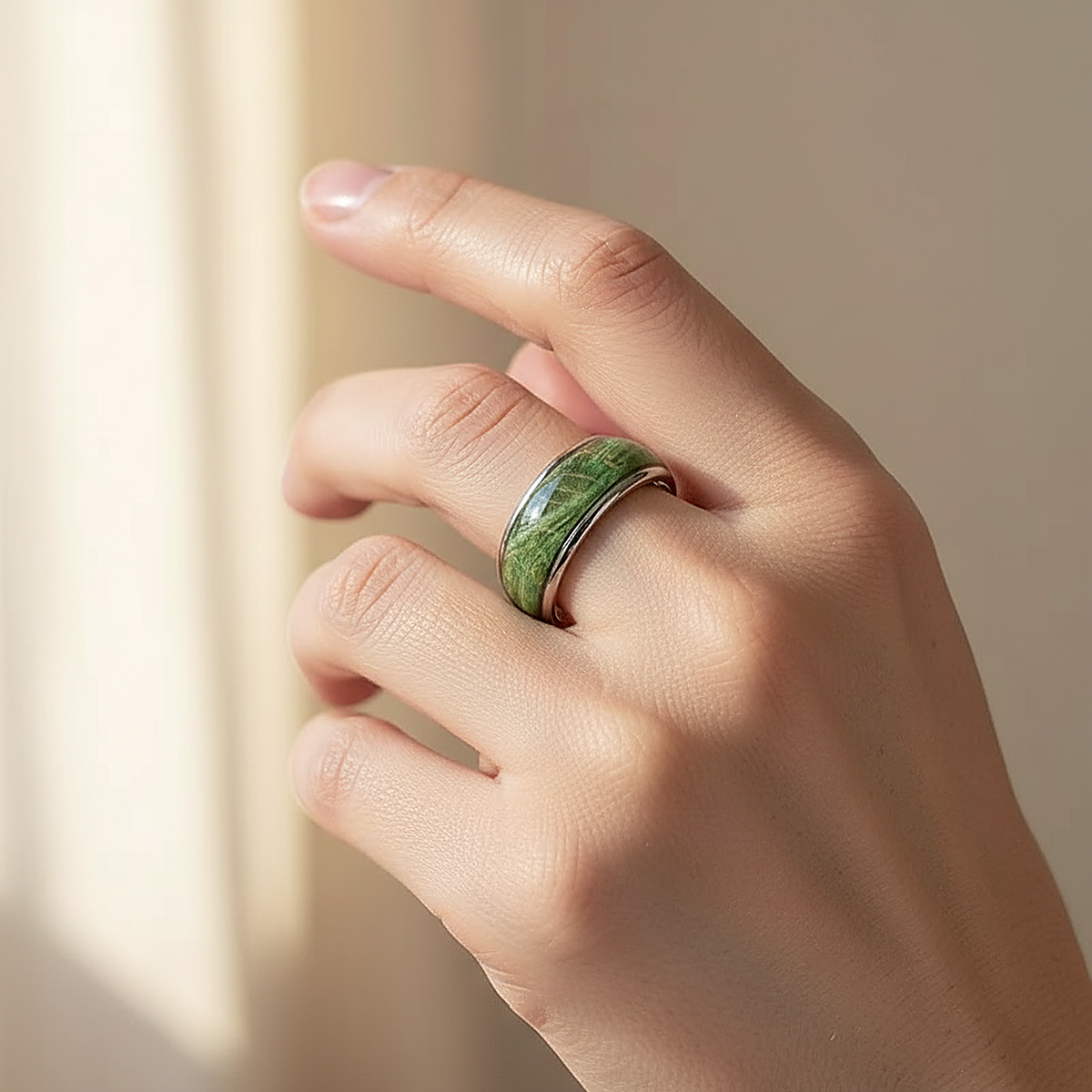 Marguerite-emerald-ring