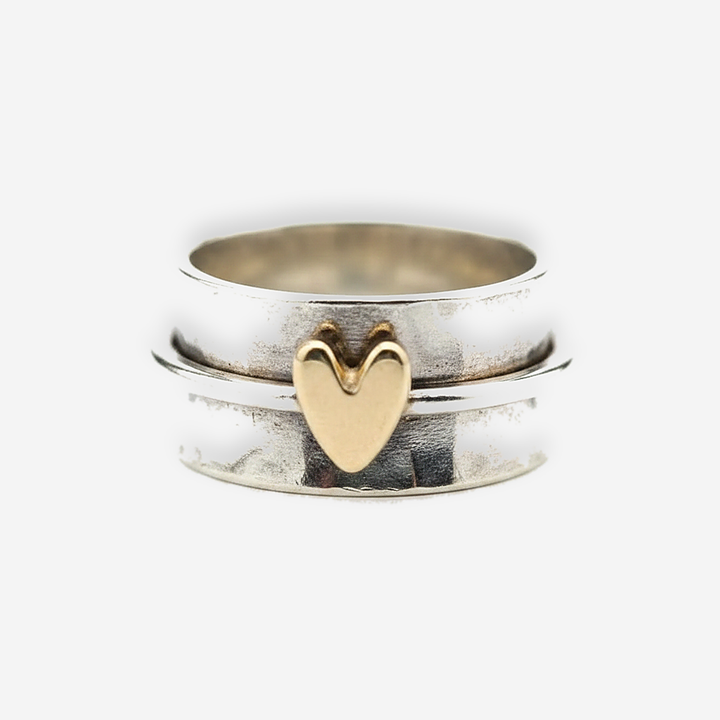 Mila Golden Heart Ring detail