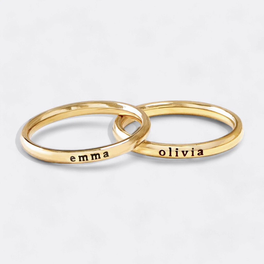 Malý vrstvitelný prsten se jménem