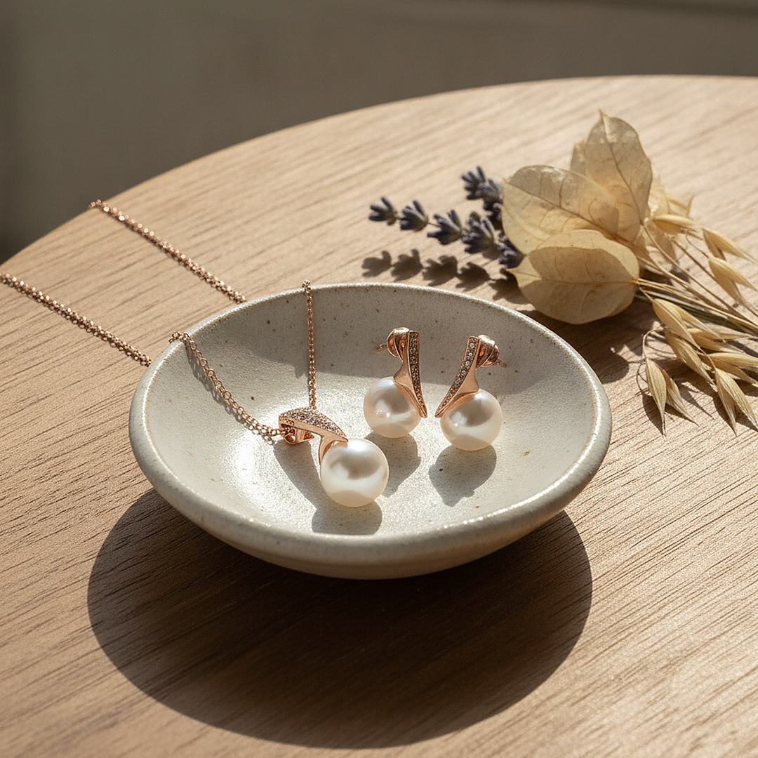 Une Pearl Earrings