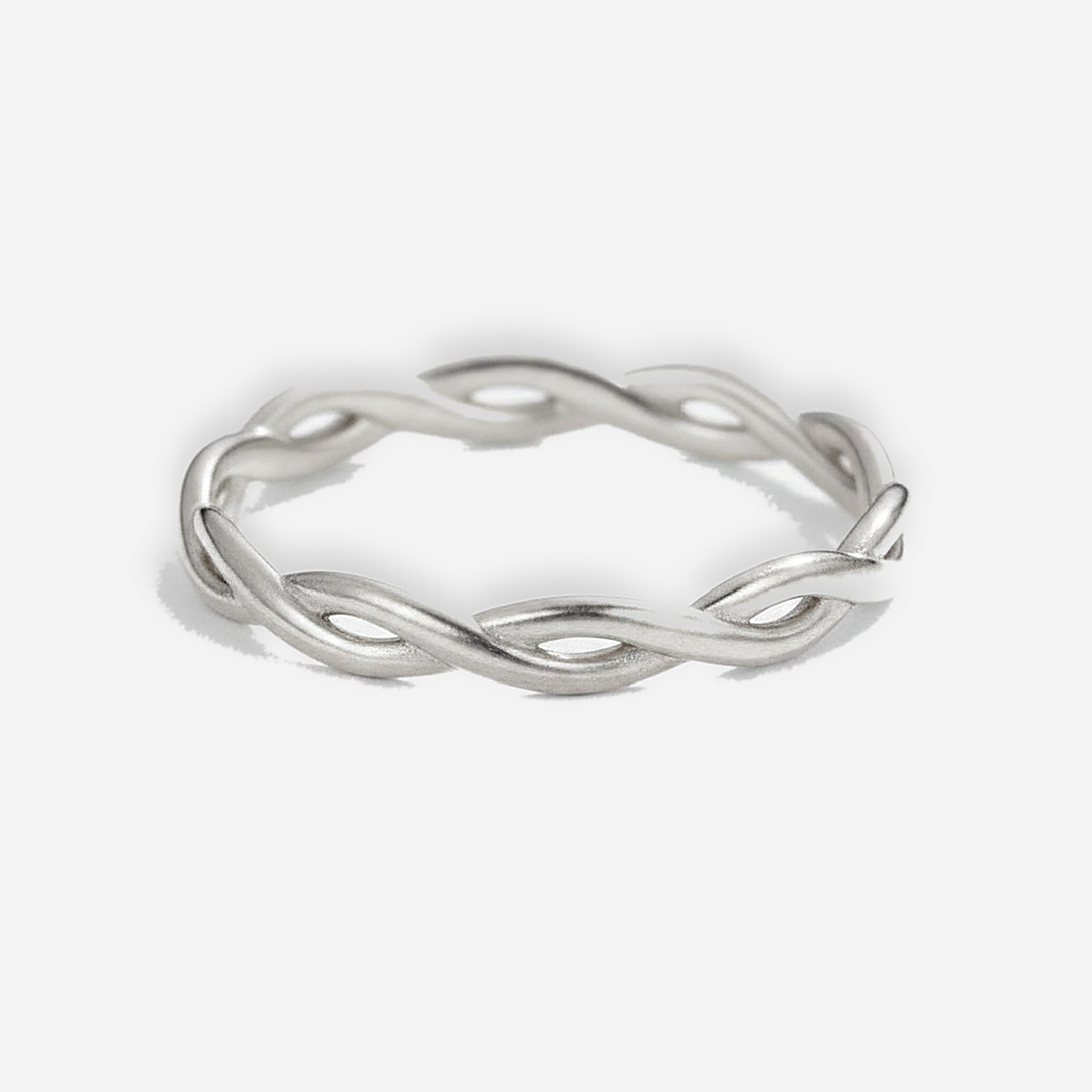 Nova Silver Twist Ring detail
