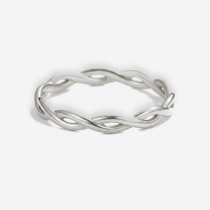 Nova Silver Twist Ring detail